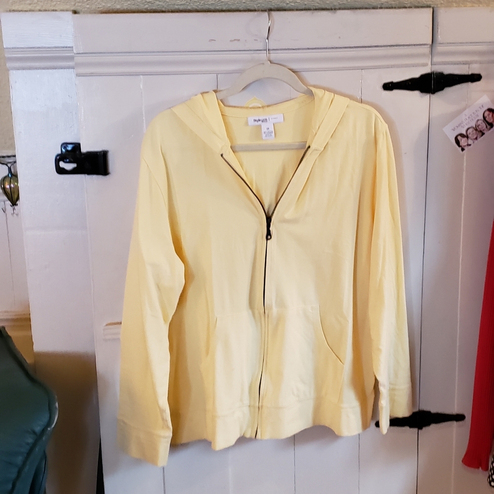 Front zip sweatshirt with hood